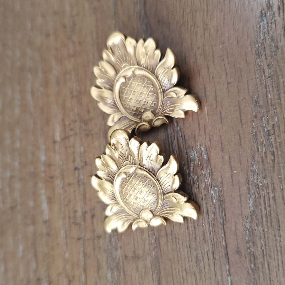 Mfa Gold Tone Clip On Museum Of Fine Arts Earrings.